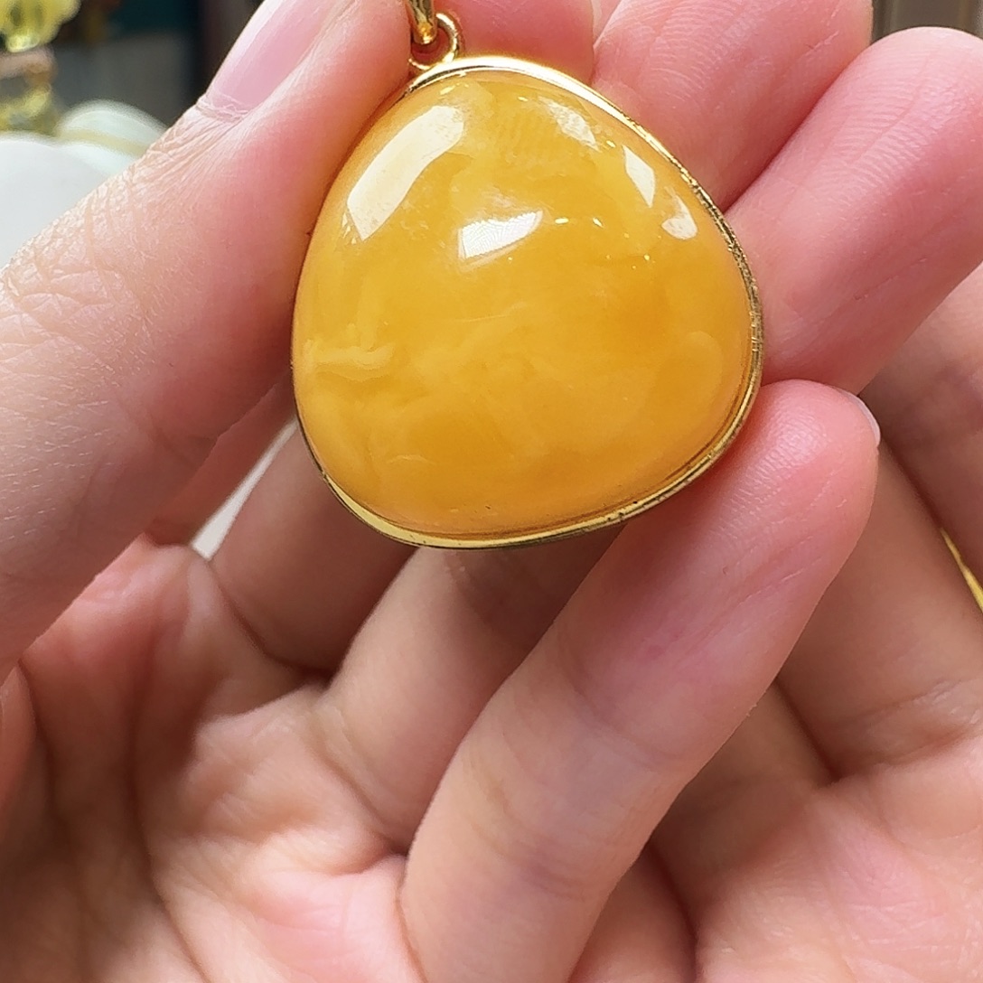 琥珀未镶嵌颈饰吊坠