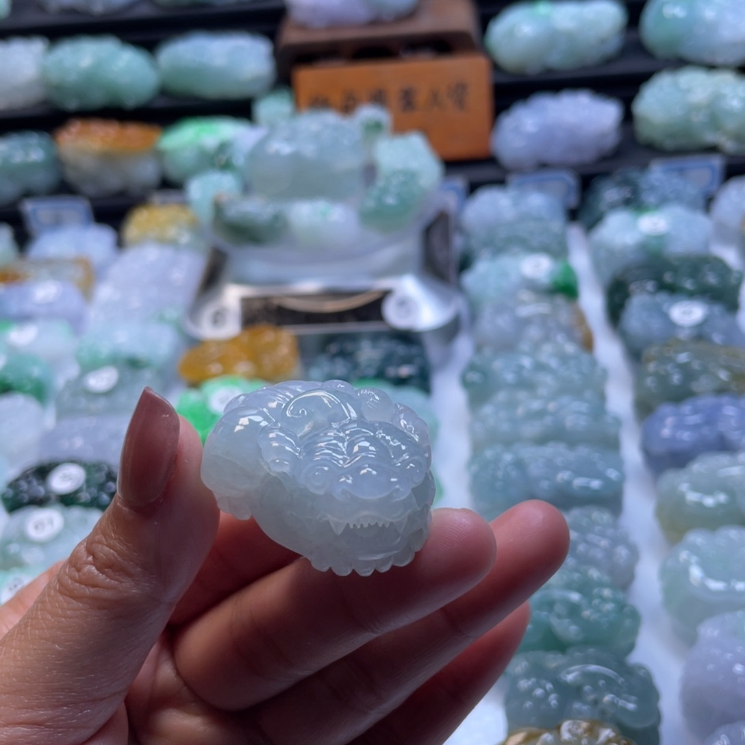 翡翠颈饰未镶嵌貔貅