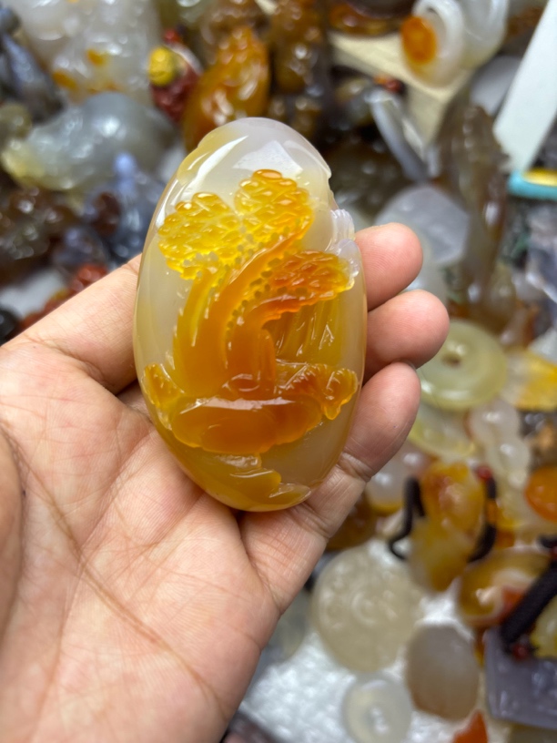 精品玛瑙山水手把件