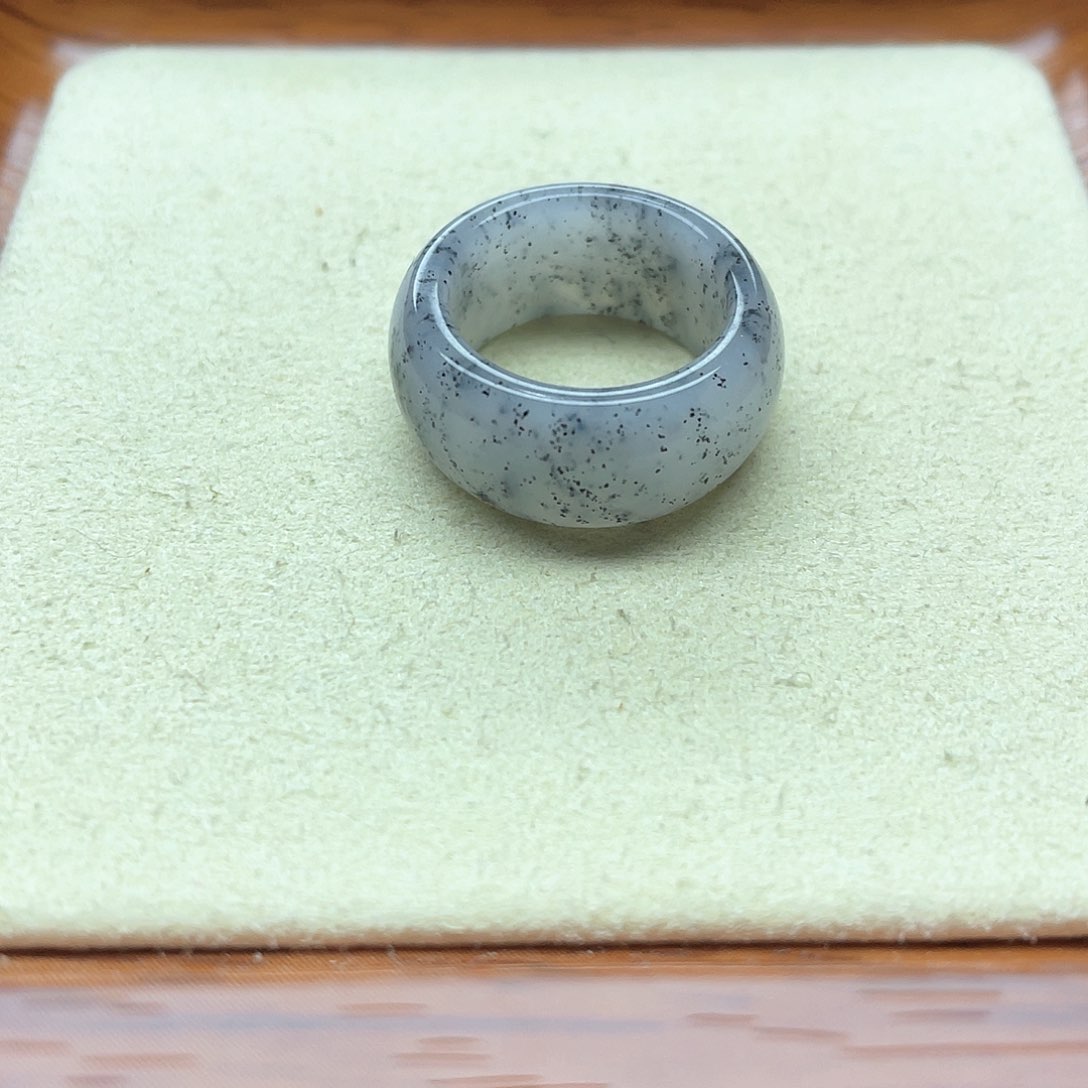 和田玉戒指未镶嵌点墨青花轮胎10号