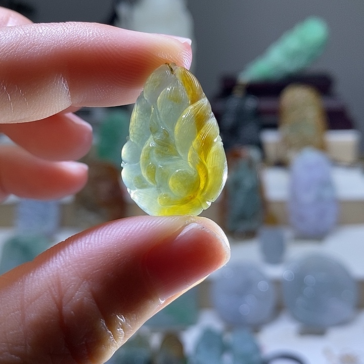 翡翠未镶嵌吊坠(不含链)九尾灵狐