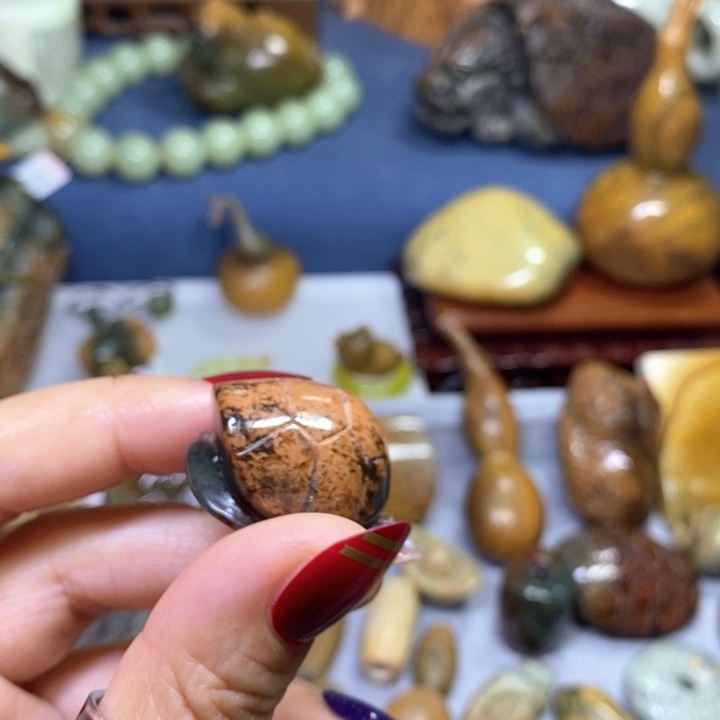 岫岩河磨玉（透闪石质玉）富甲未镶嵌