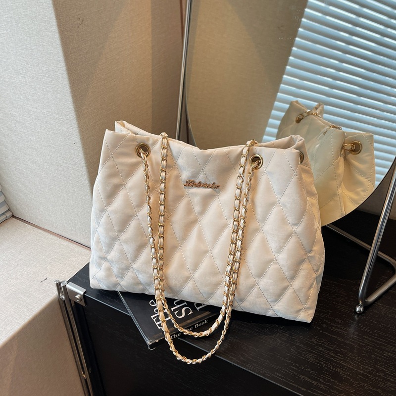 2025新款时尚纯色日常百搭质感休闲单肩菱格链条包上班通勤单肩包