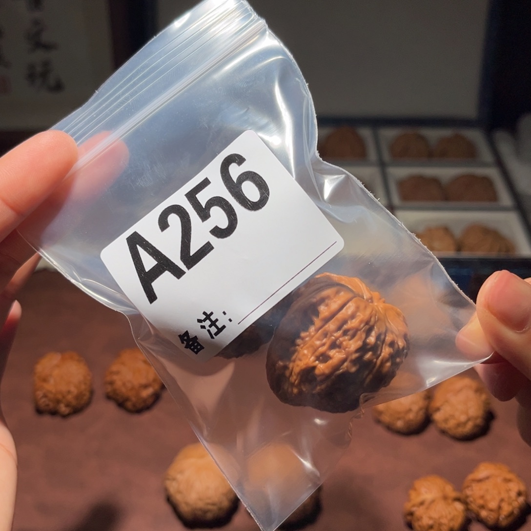 吊坠文玩核桃一抹红