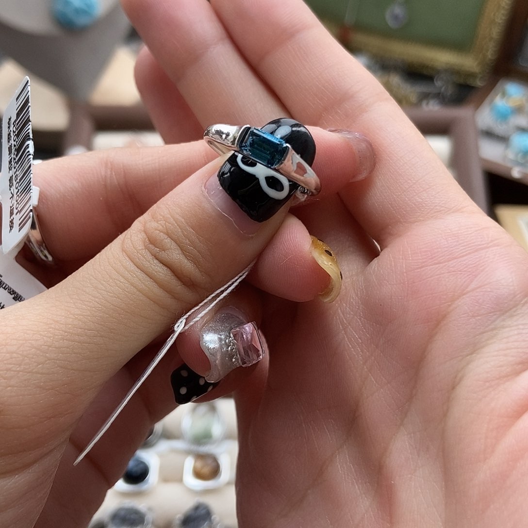 水晶戒指银S925镶嵌元*伦敦蓝泥鳅背方形