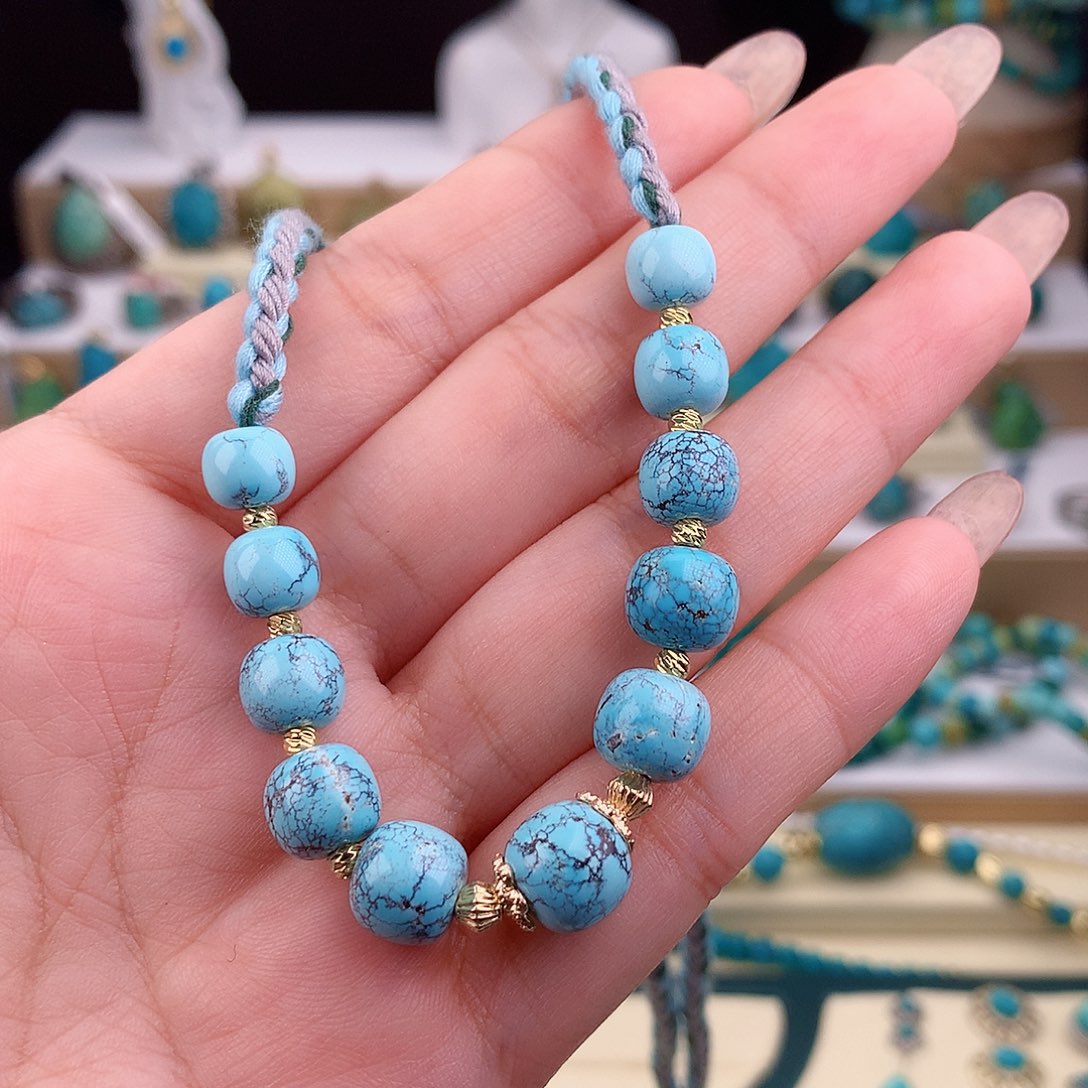 酸***少绿松石未镶嵌颈饰