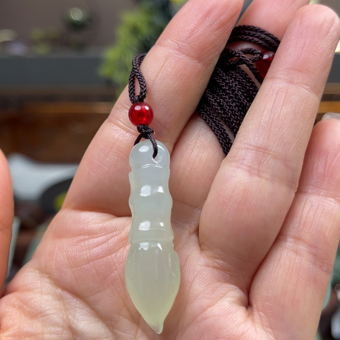 蛇纹石玉挂件未镶嵌