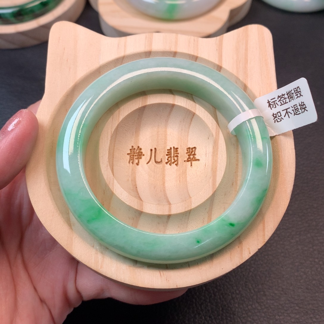 翡翠手镯未镶嵌56圈口
