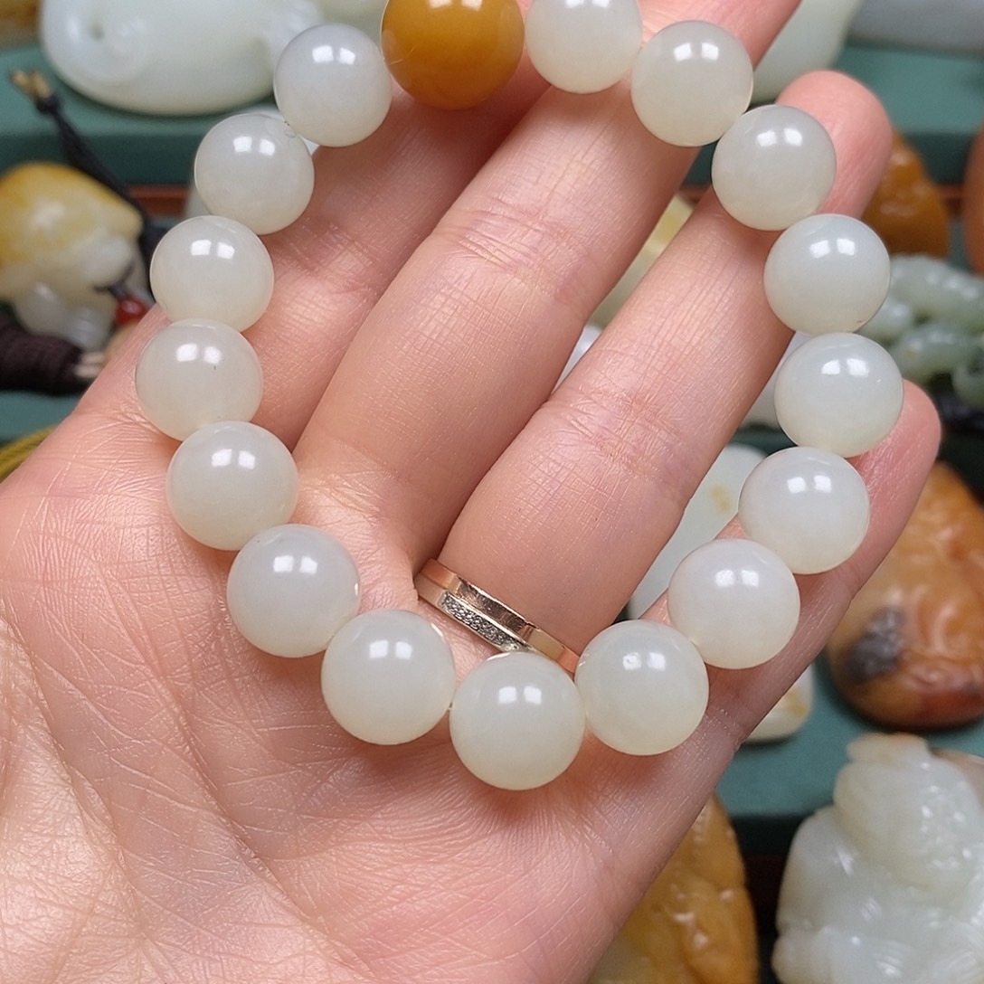 王***我和田玉未镶嵌包链