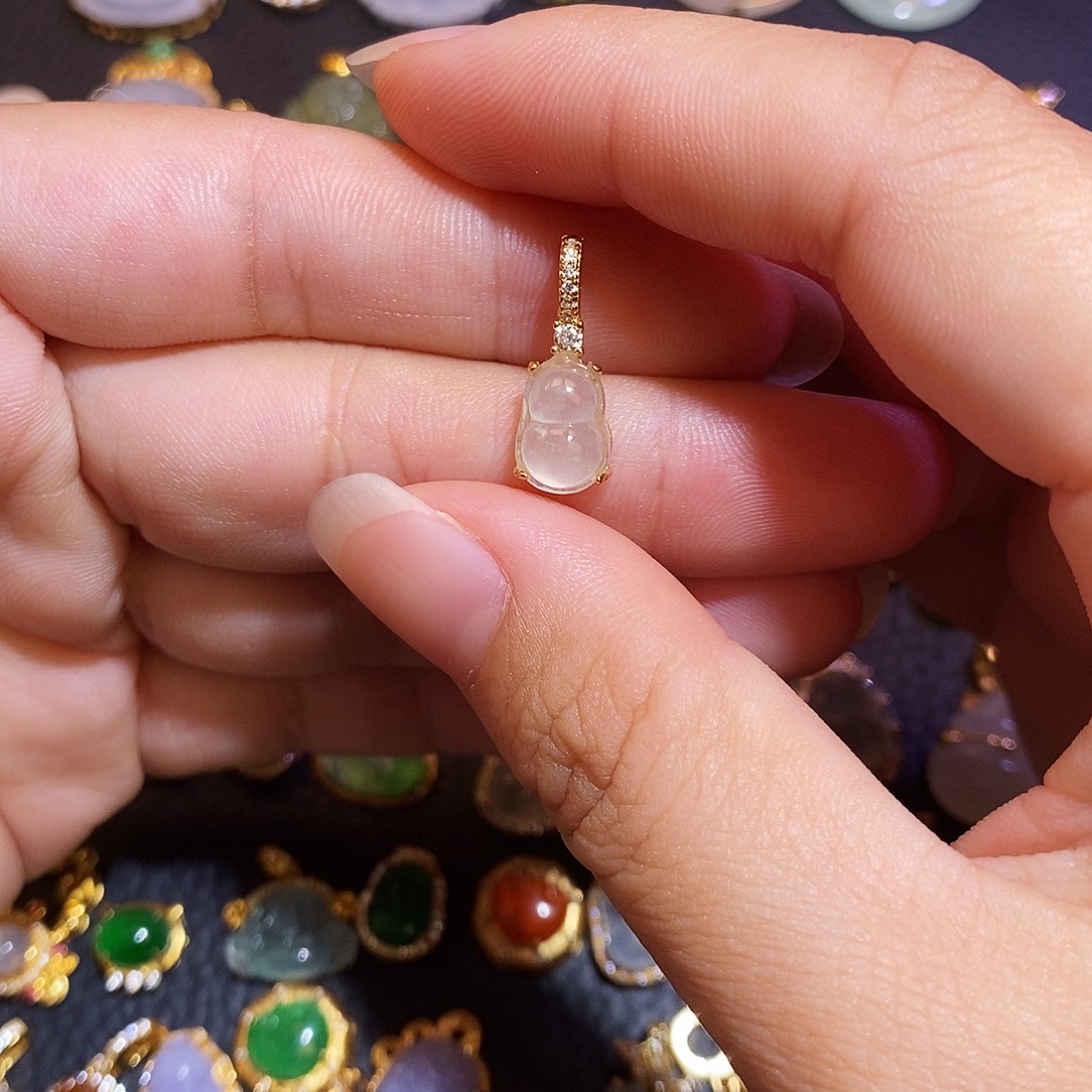 用***7翡翠银S925镶嵌颈饰