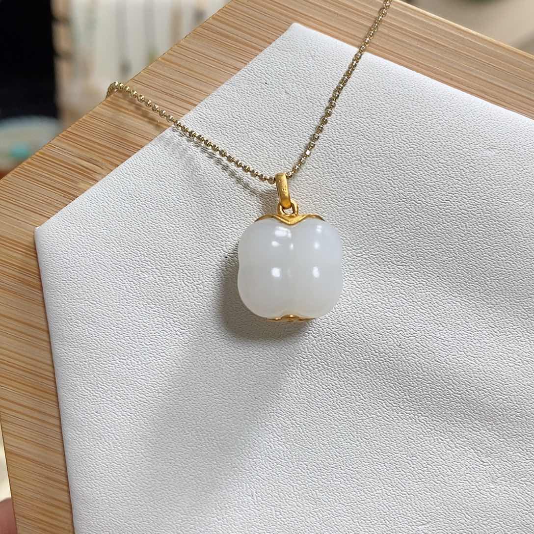 和田玉吊坠(赠链)18K金镶嵌