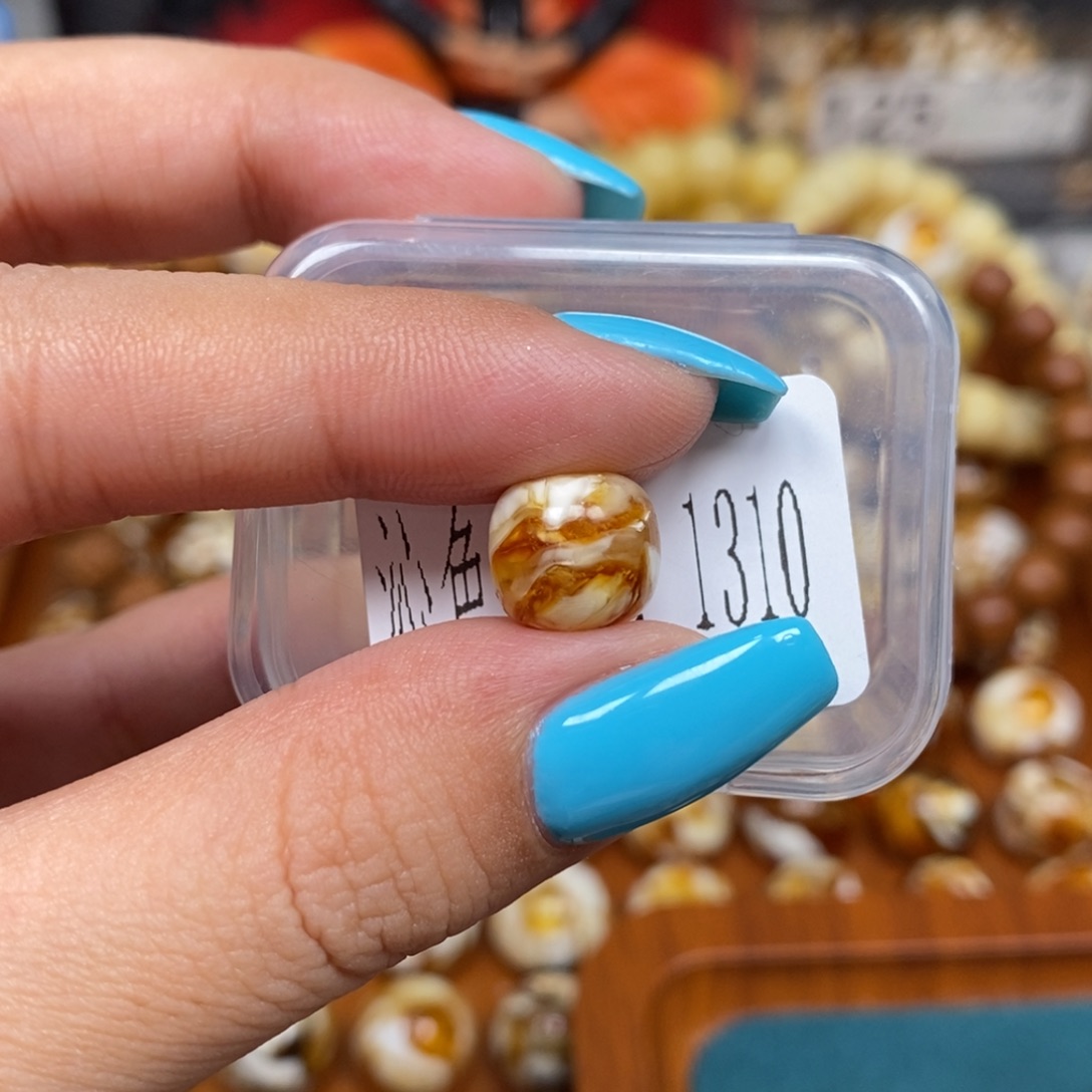 蜜蜡未镶嵌珠宝奇石1310