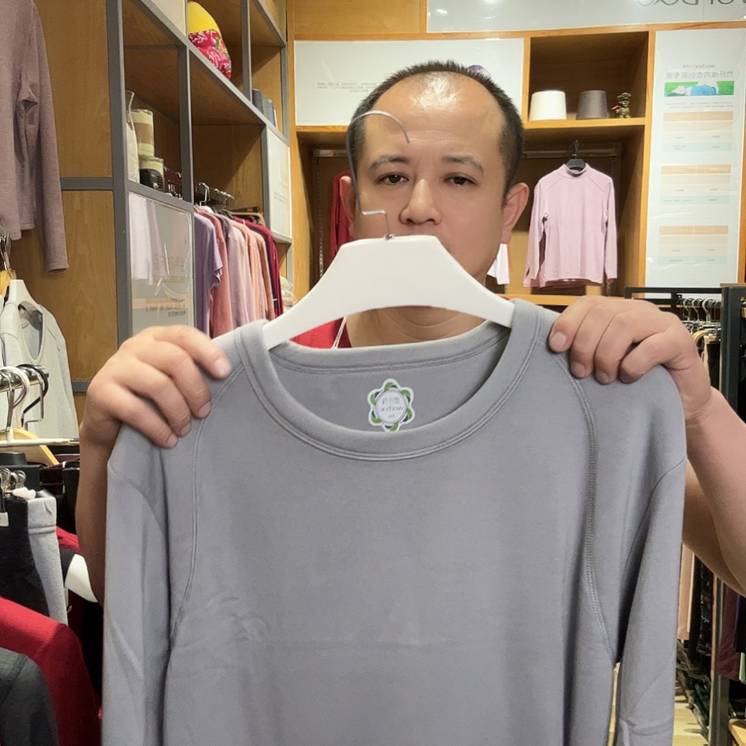 三醋酯纤维3112浅灰圆领三叉