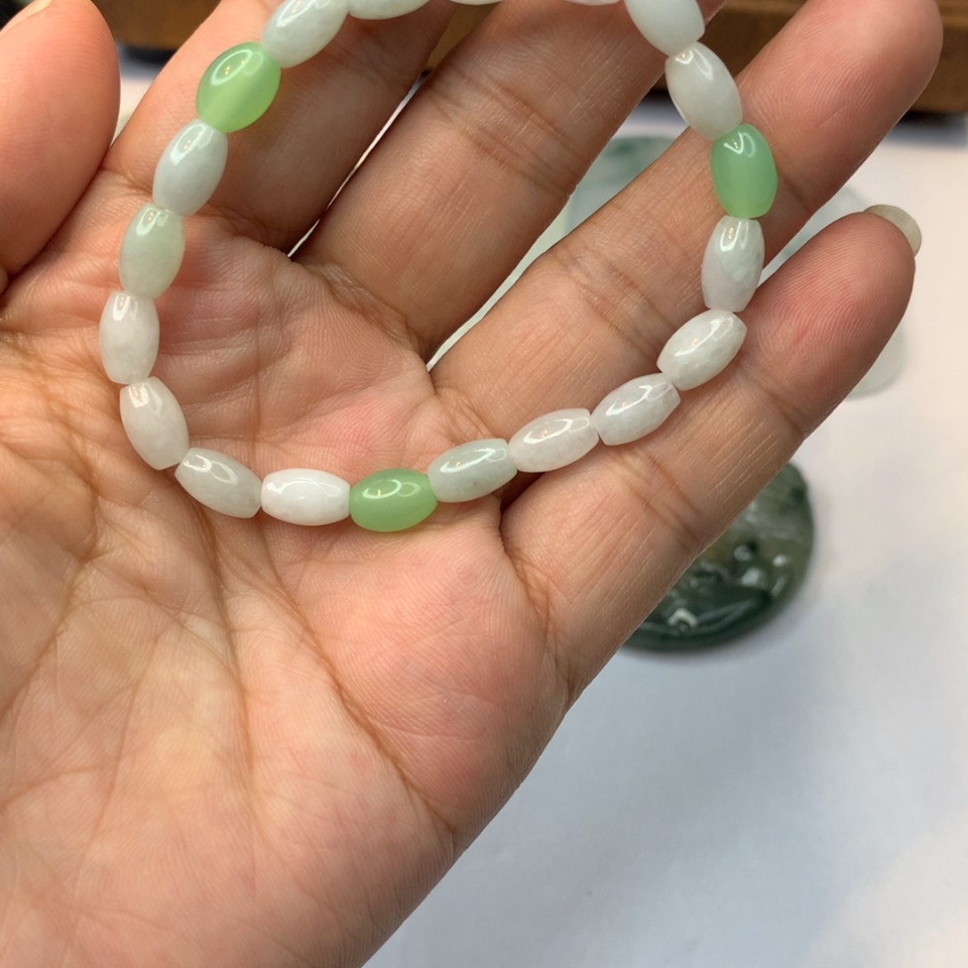 翡翠手串未镶嵌手 串