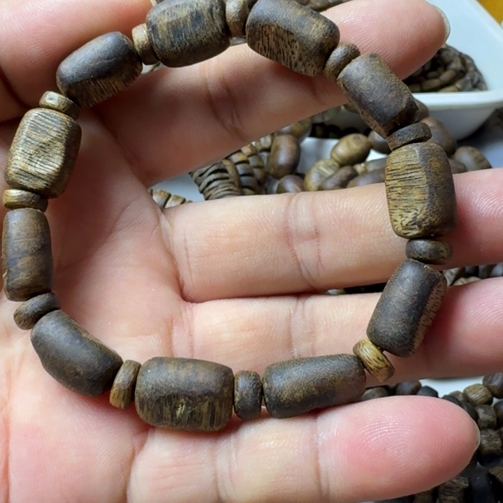 沉香手串乌身手串9克