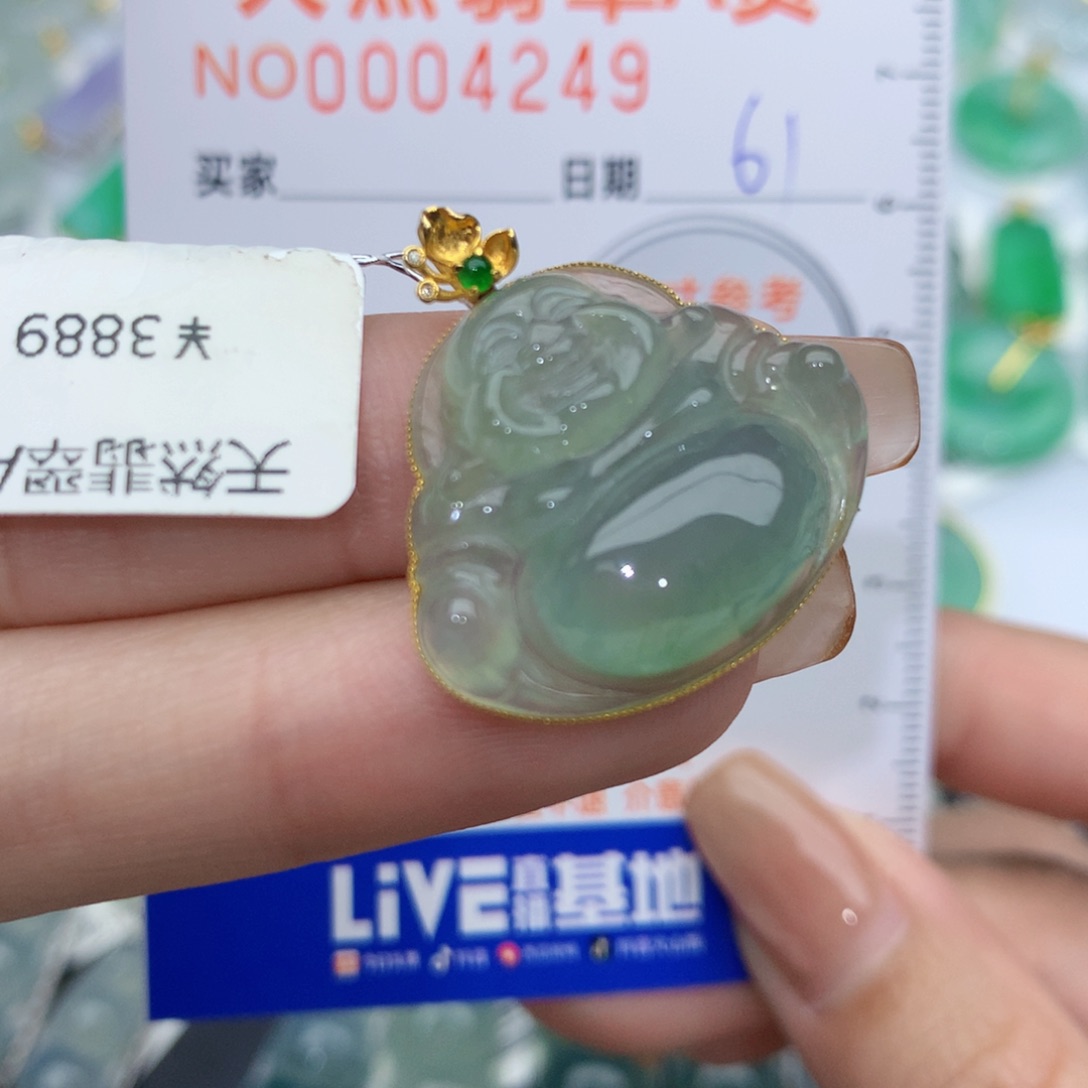 翡翠颈饰18K金镶嵌温****。佛公