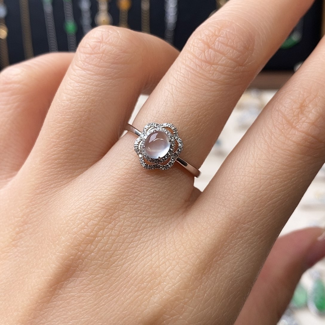 翡翠戒指18K金镶嵌孙*18K白女戒