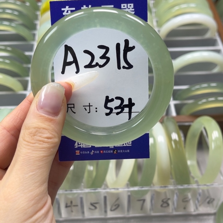 岫玉手镯未镶嵌你***吧手镯