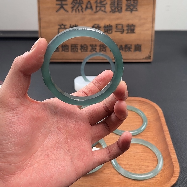 翡翠未镶嵌手镯60