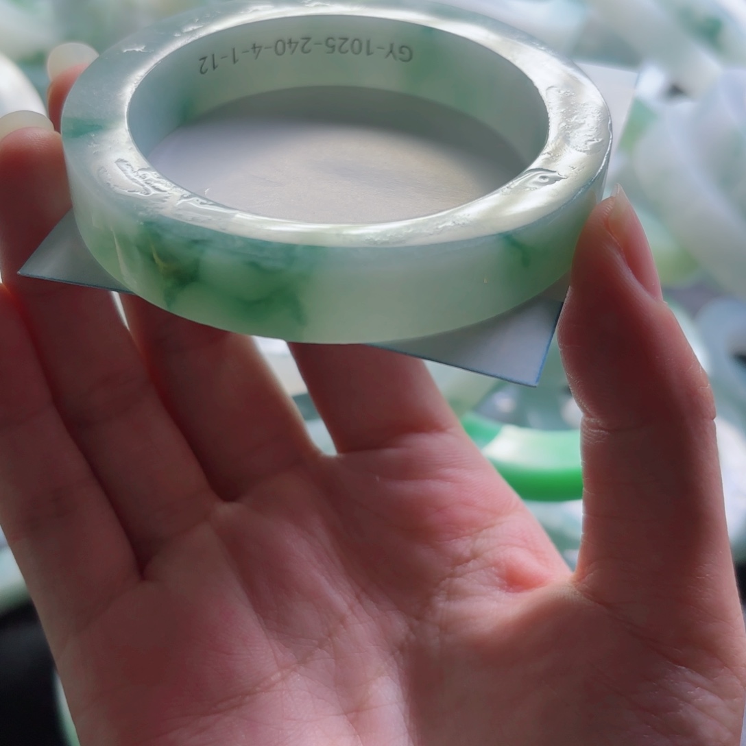 刘***.定制翡翠未镶嵌不退不换