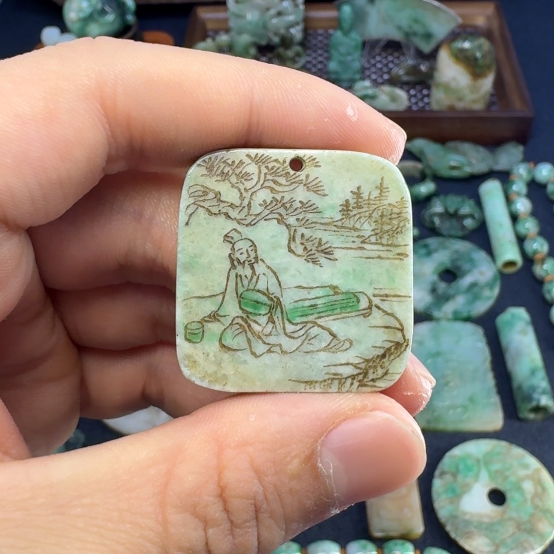 翡翠颈饰未镶嵌翡翠颈饰未镶嵌..