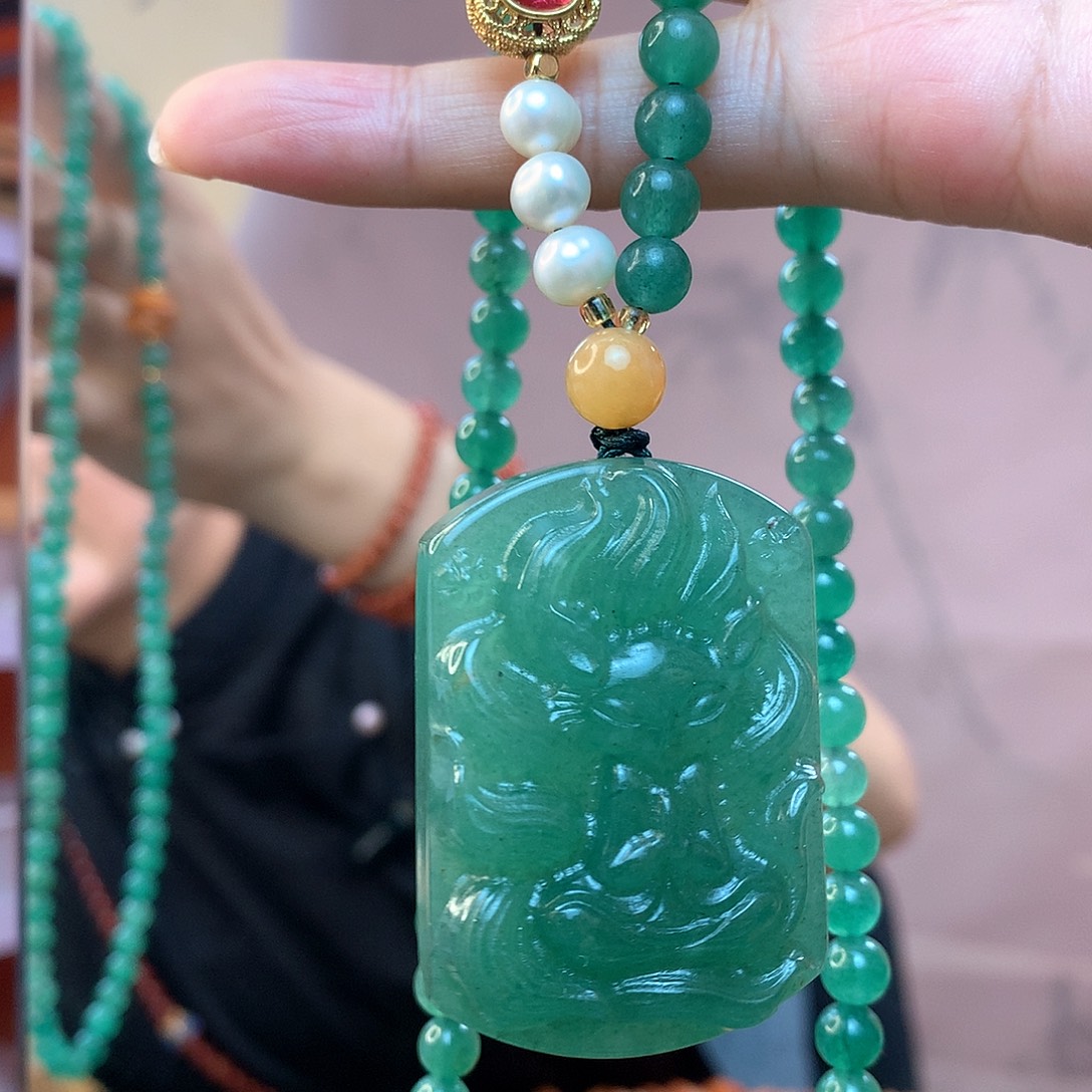 石英质玉合金颈饰