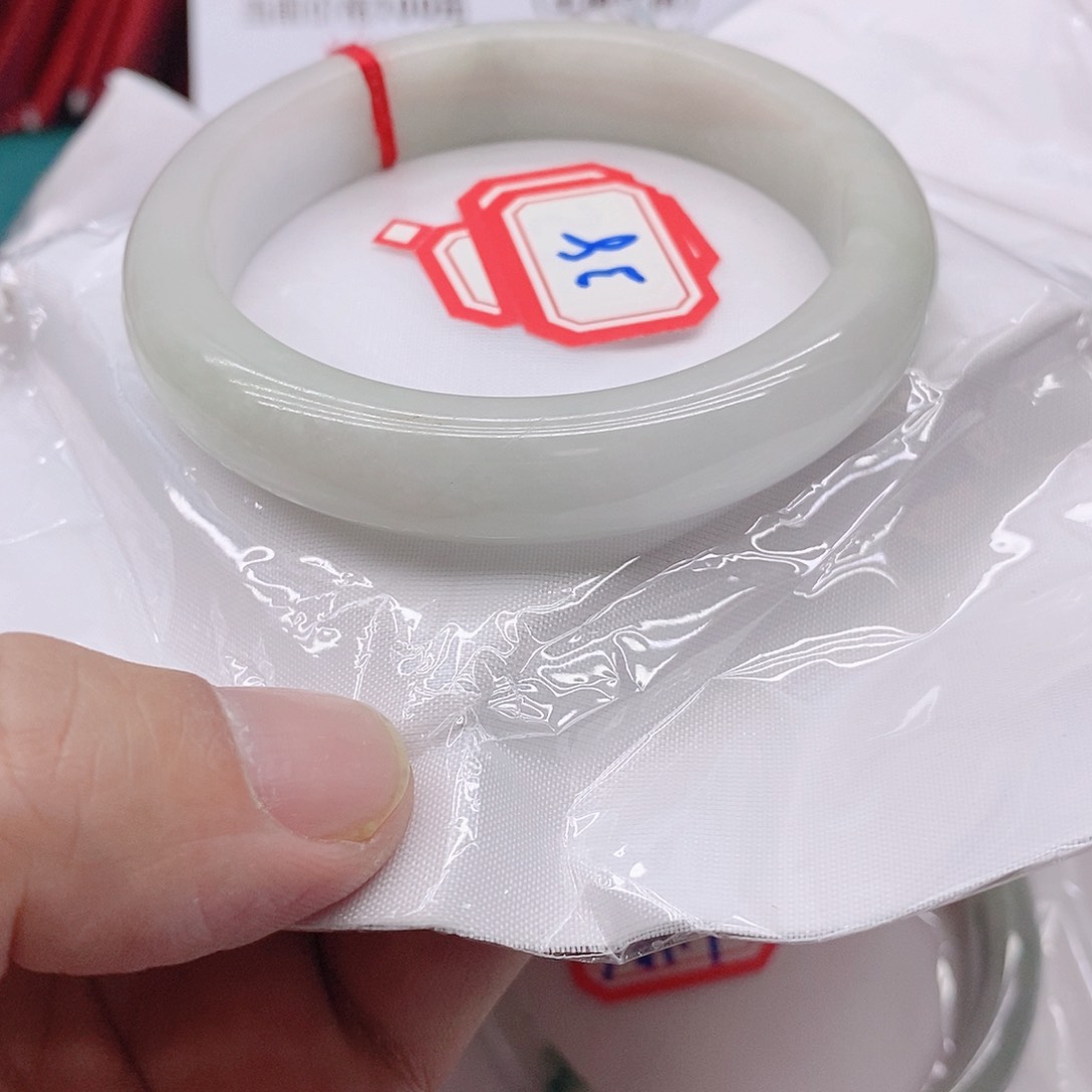 翡翠手镯未镶嵌3888888888