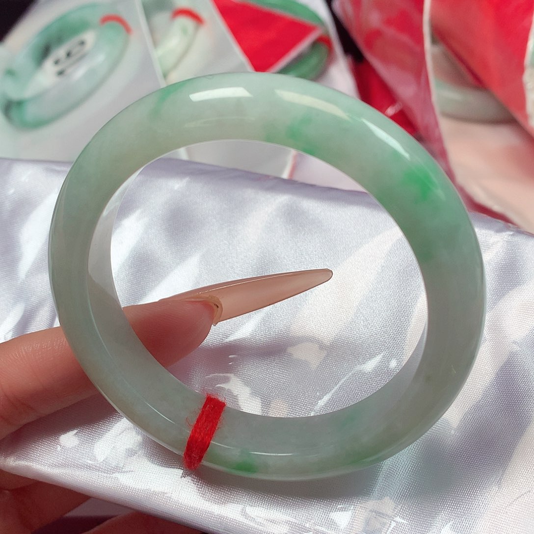 翡翠未镶嵌手镯1582