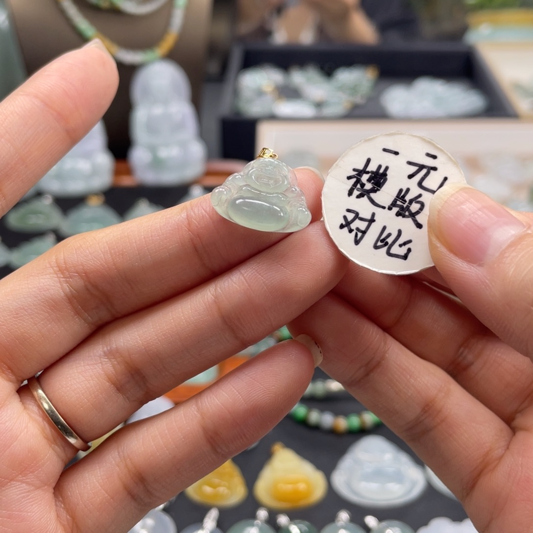 翡翠未镶嵌颈饰佛公迷你