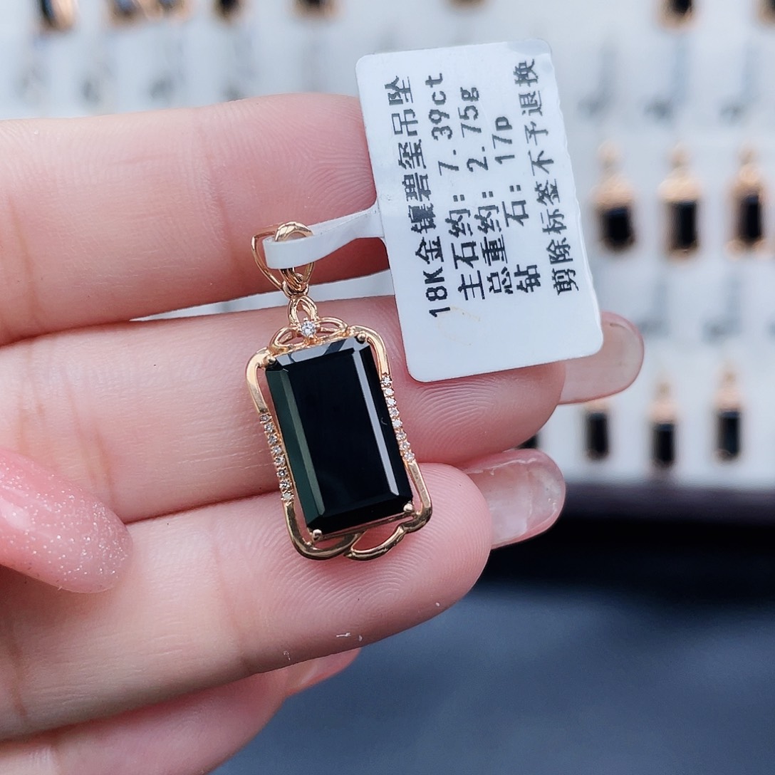 18K金镶嵌吊坠(不含链)碧玺小**！