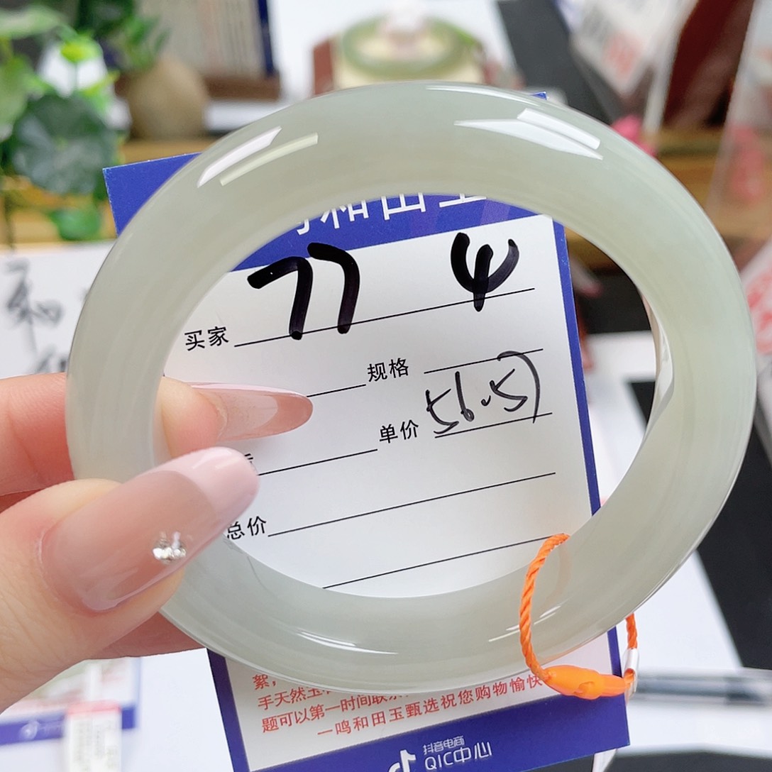 和田玉手镯未镶嵌