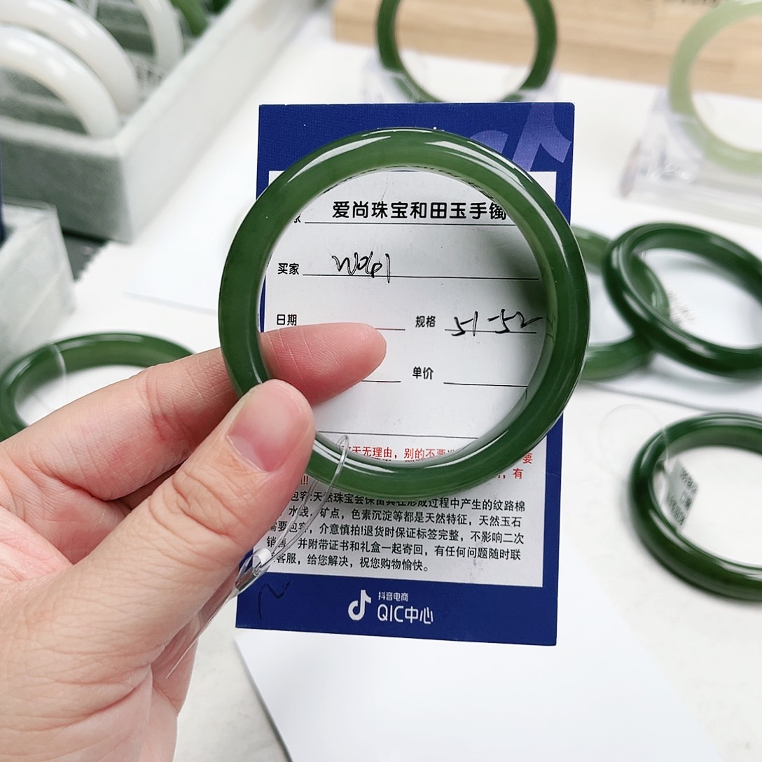和田玉手镯未镶嵌