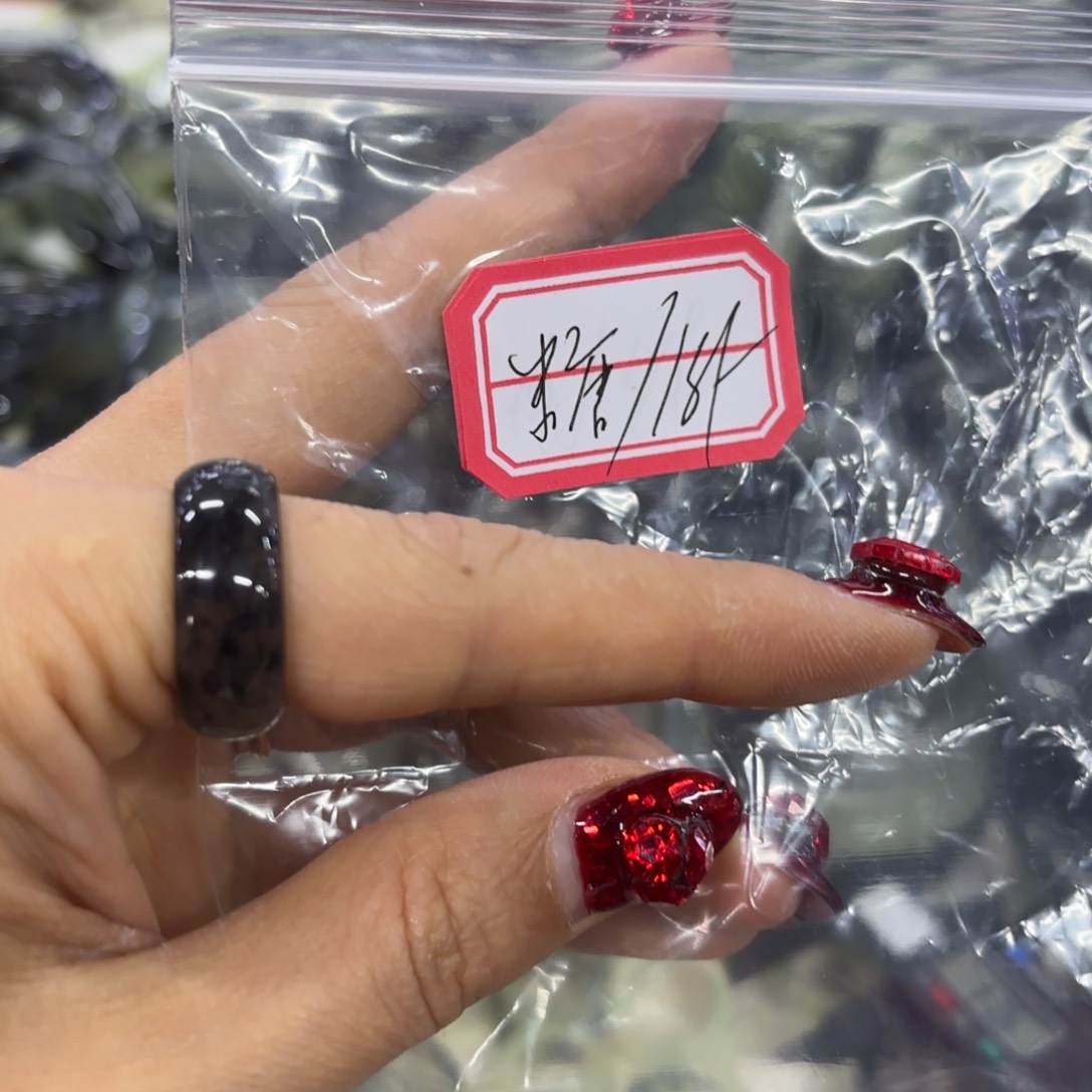 蛇纹石玉手镯未镶嵌糖*?