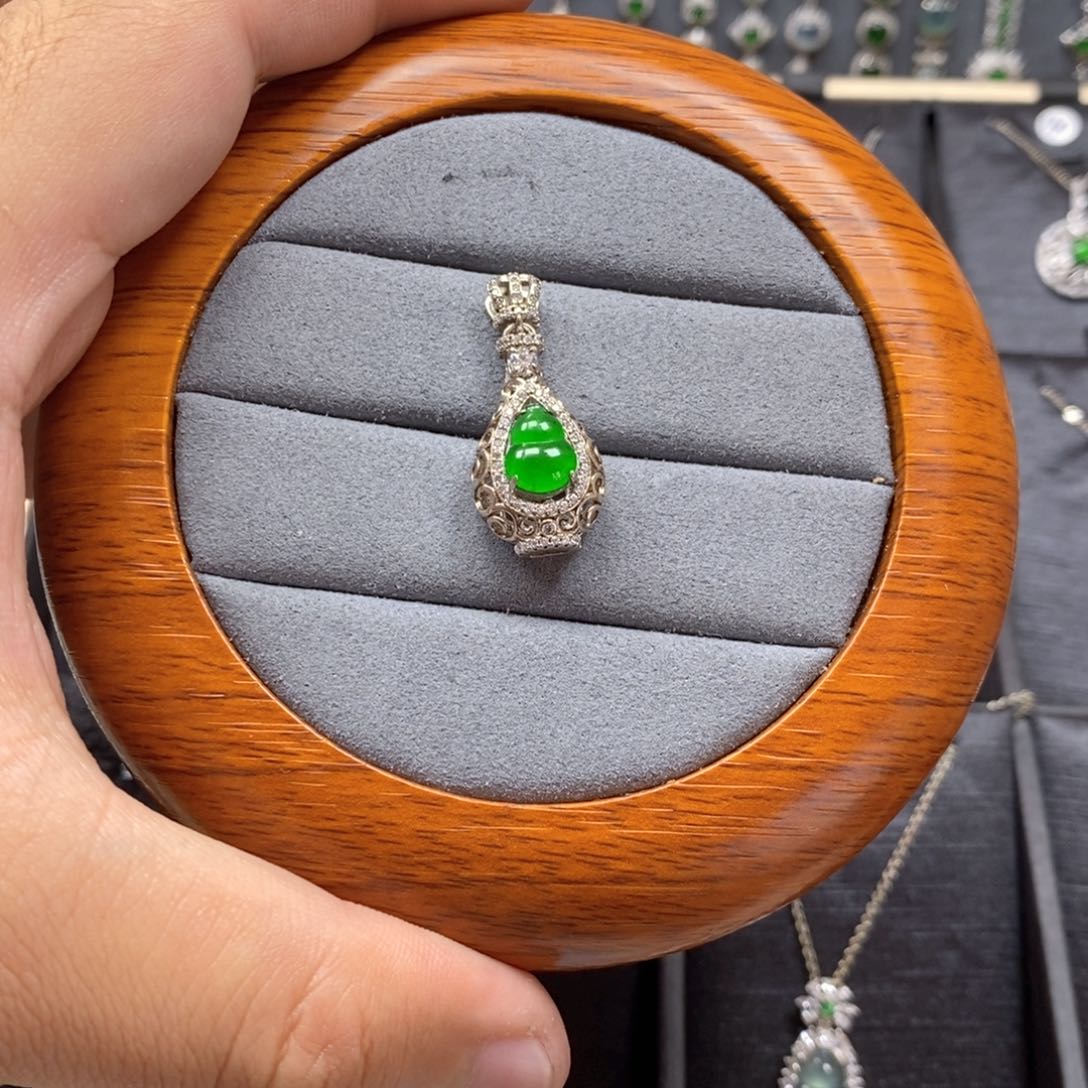 翡翠颈饰银S925镶嵌?**?翡翠