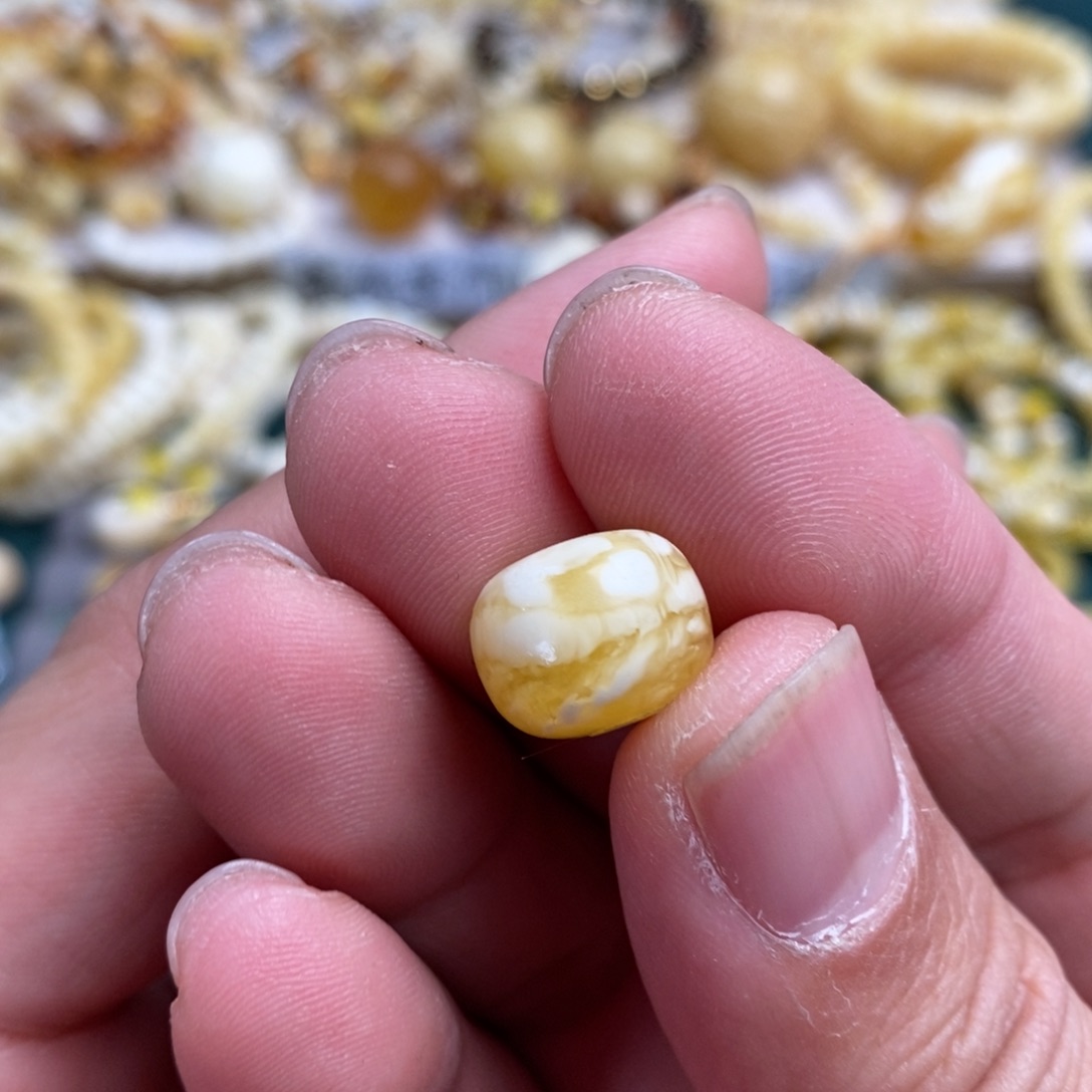 琥珀裸石未镶嵌13+虎皮纹墩子