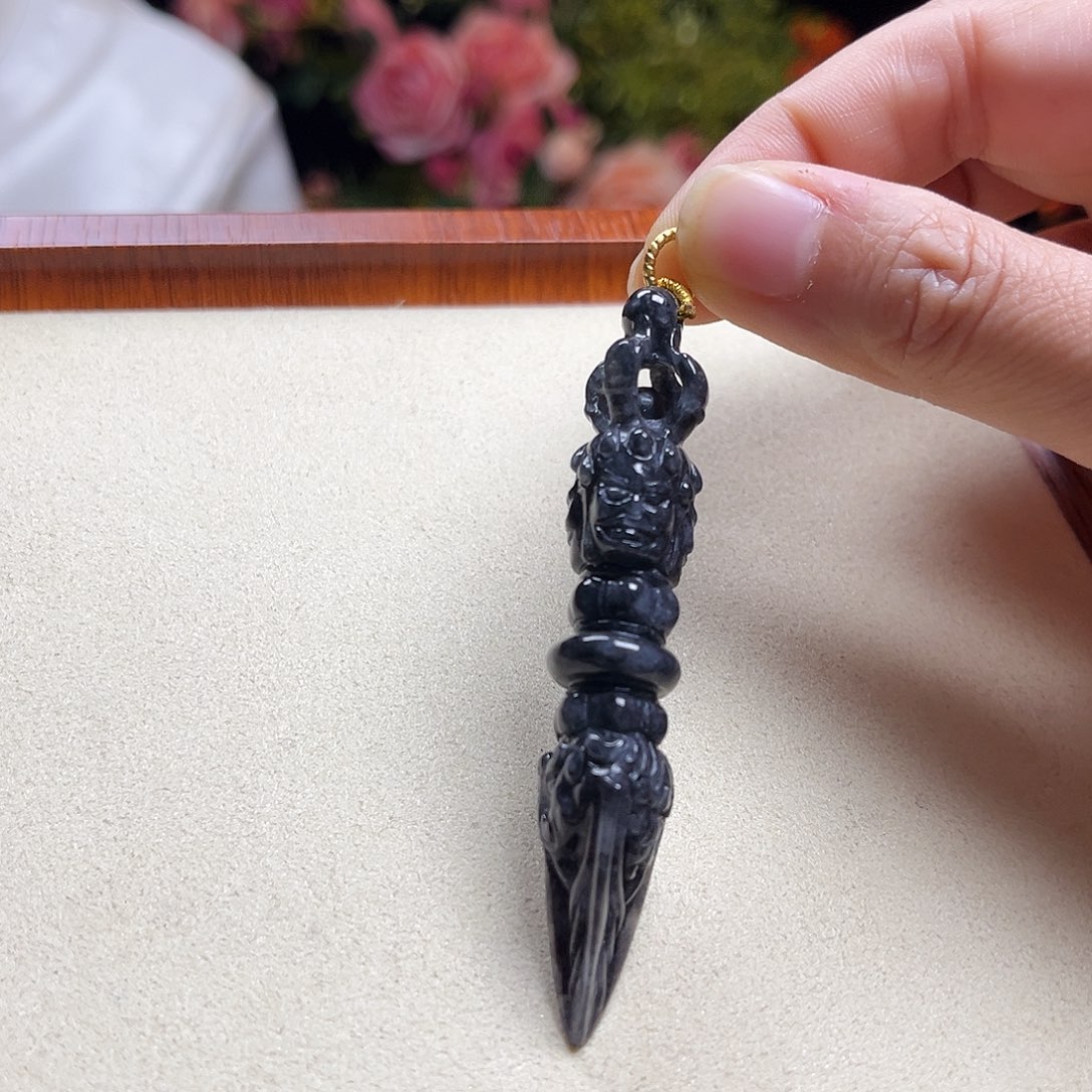 翡翠颈饰未镶嵌降魔杵