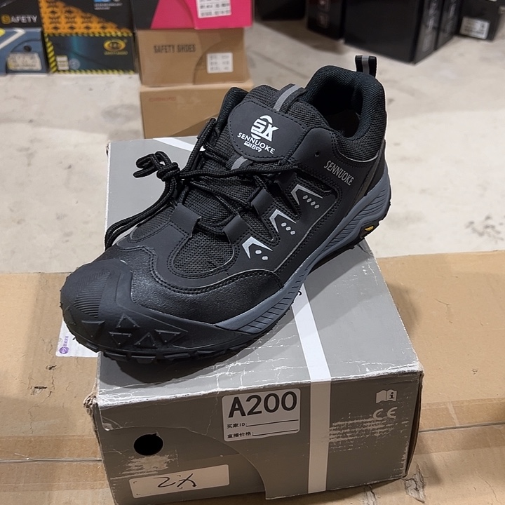 编码200号。43码防砸防刺劳保鞋