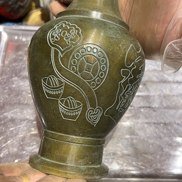 刘*伟微瑕疵黄铜摆件工艺品