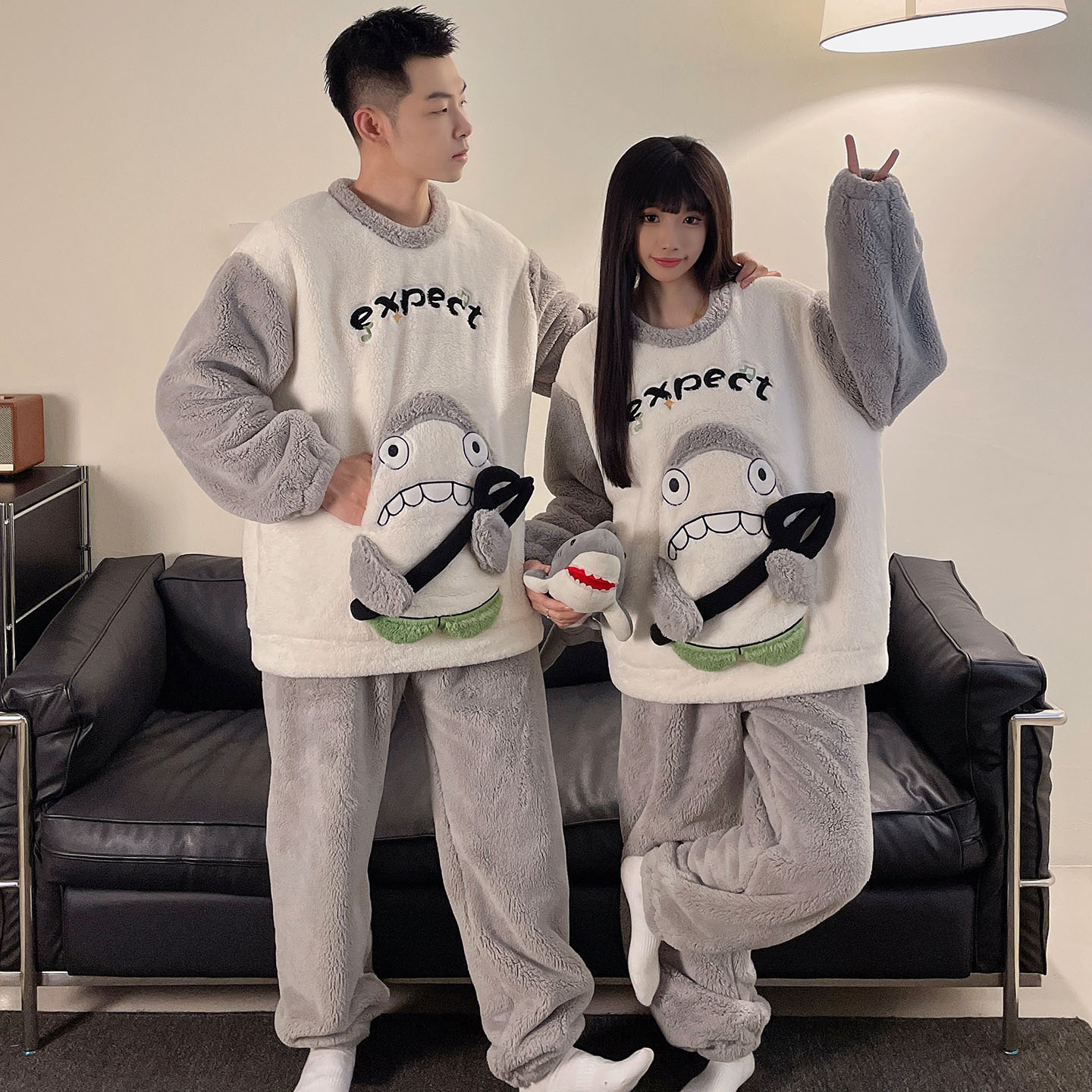 韩版鲨鱼秋冬季珊瑚绒情侣睡衣套装加绒加厚保暖网红男女士家居服