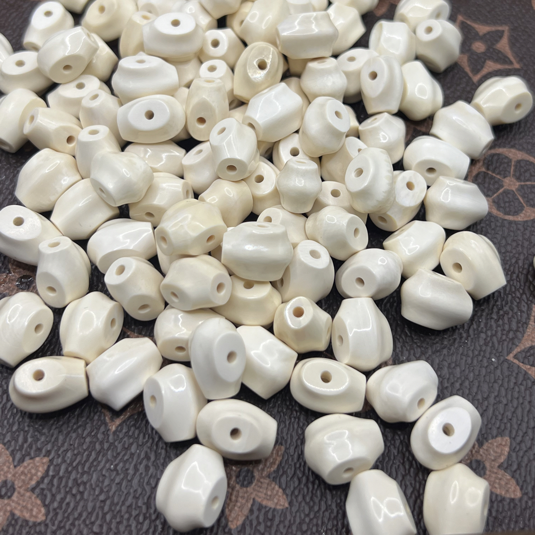 保真纯天然猛犸牙鲨鱼背精品佛头三通 尺寸：约10*14.5mm