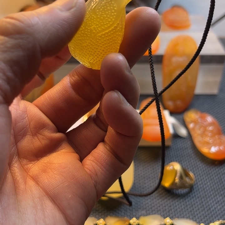 石英质玉颈饰未镶嵌?**?