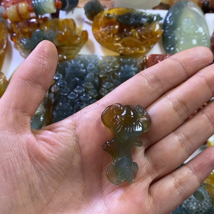 蛇纹石玉未镶嵌颈饰