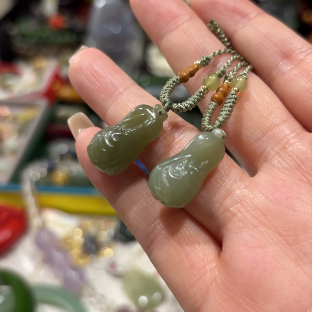 和田玉未镶嵌颈饰多样发其一