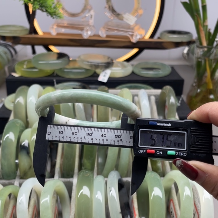 蛇纹石玉手镯未镶嵌1002