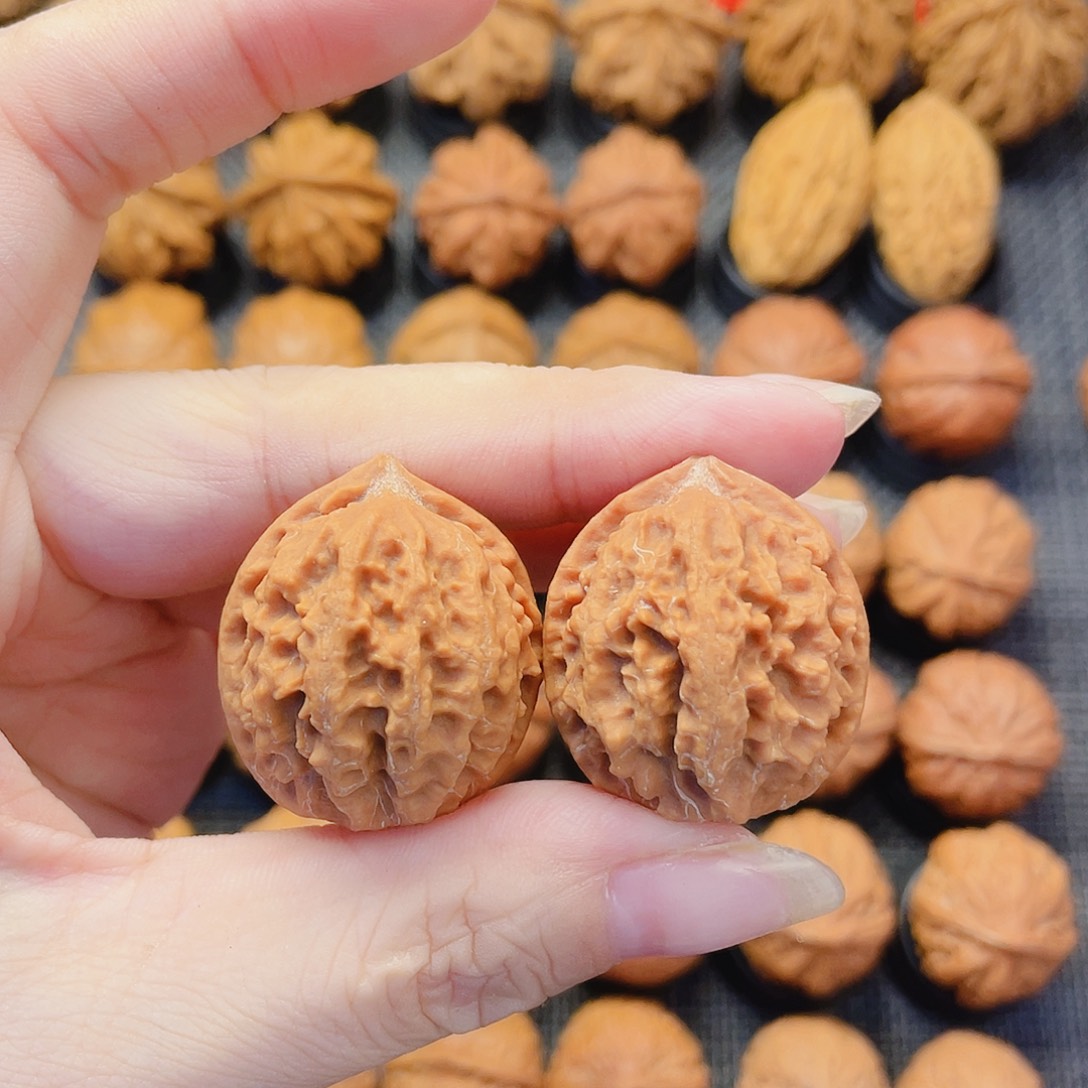 文玩核桃把件莲花白茬