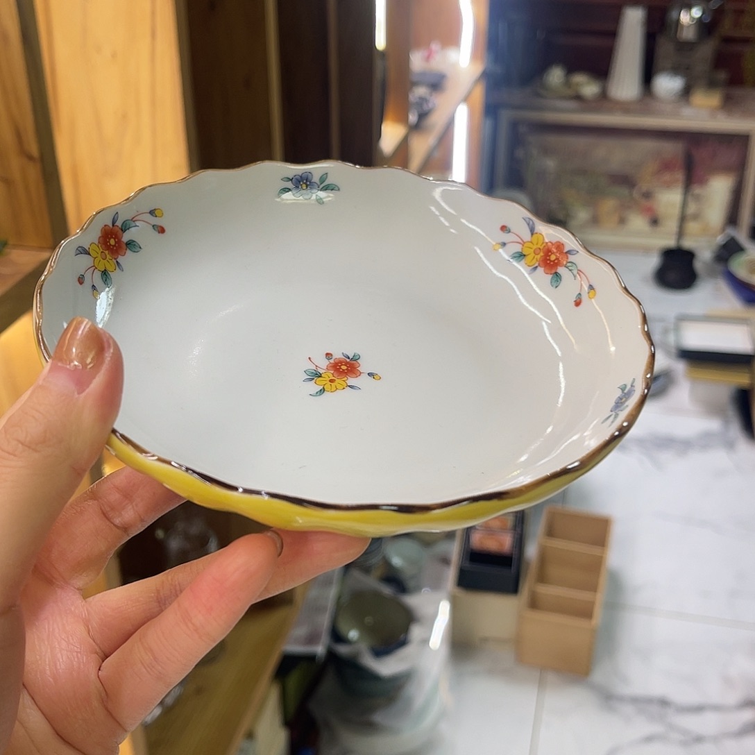 瓷片美浓烧黄胶质小花盘子