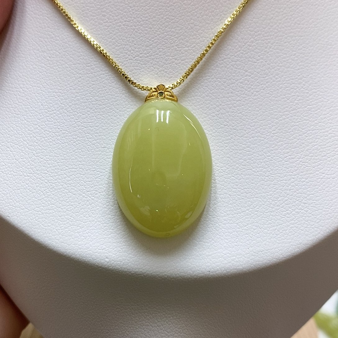 和田玉18K金镶嵌颈饰