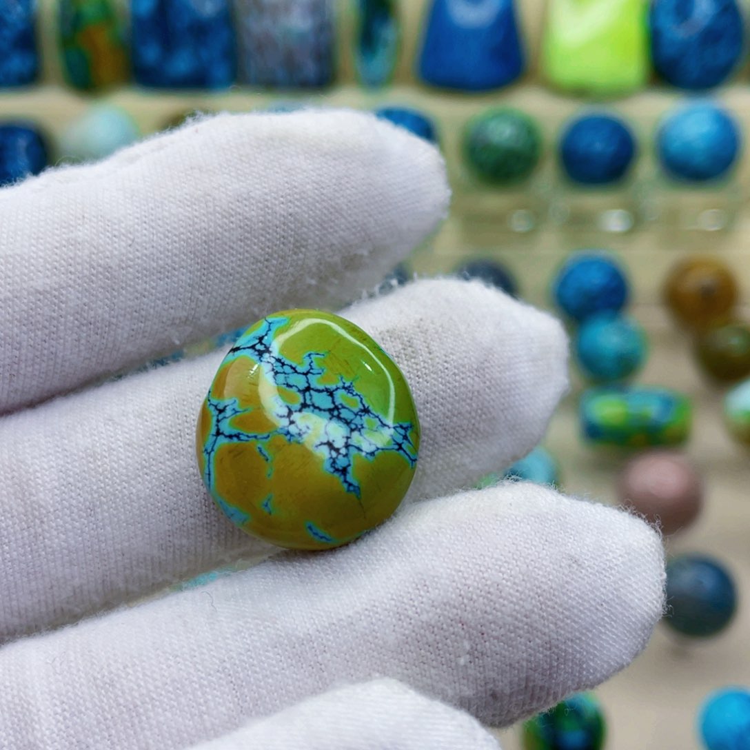 未镶嵌绿松石颈饰