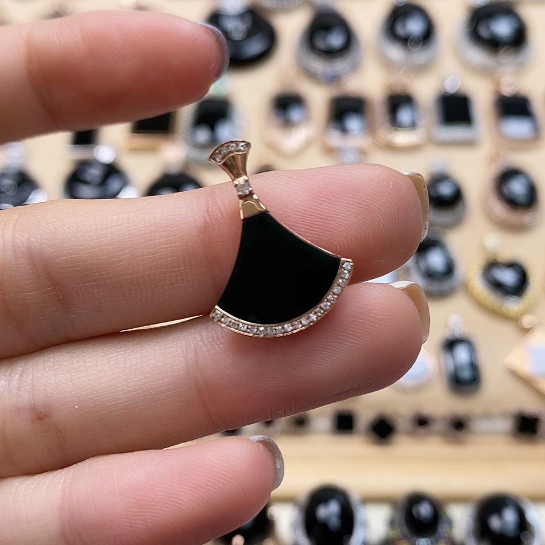 翡翠颈饰18K金镶嵌天然翡翠墨翠