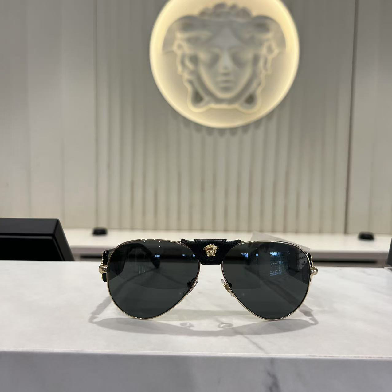 未使用 VERSACE/范思哲 男士新款时尚潮流经典奢华黑色墨镜